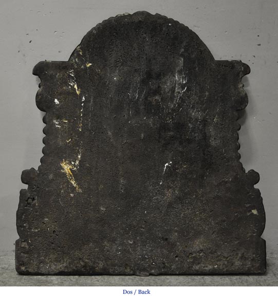 Старинная каминная плита, украшенная гербами союза Жиля Брюне, маркиза Палиса, и Франсуазы-Сюзанны Бинон.-5