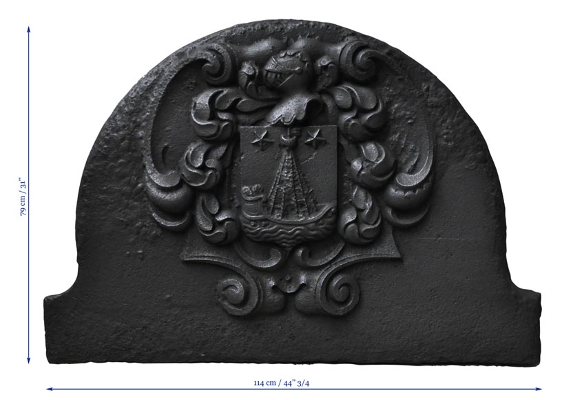 Красивая старинная каминная плита, украшенная гербами Парижа.-7