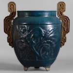 Красивая старинная садовая ваза 19 века, изготовленная из чугуна с синей эмалью.
