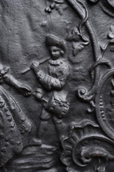Каминная плита в стиле Людовика XV, украшенная танцующей дамой и музыкантом.-2