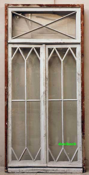 Деревянное  окно с витражами эпохи Реставрации.-7
