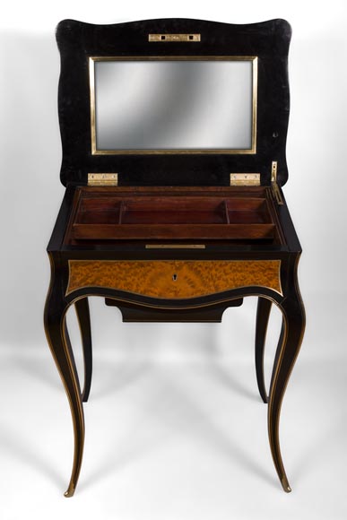 Жюльен-Николя РИВАР (1802-1867) -  Столик для рукоделия, украшенный маркетри из фарфора в виде белых и лиловых колокольчиков-3