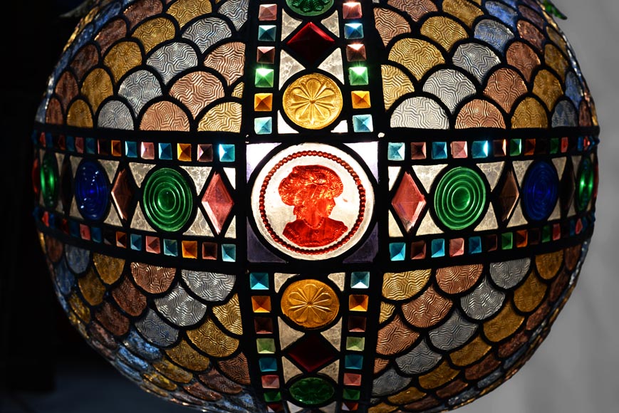 Великолепная сферическая люстра из разноцветного стекла в Неоготическом стиле, конец 19 века.-3