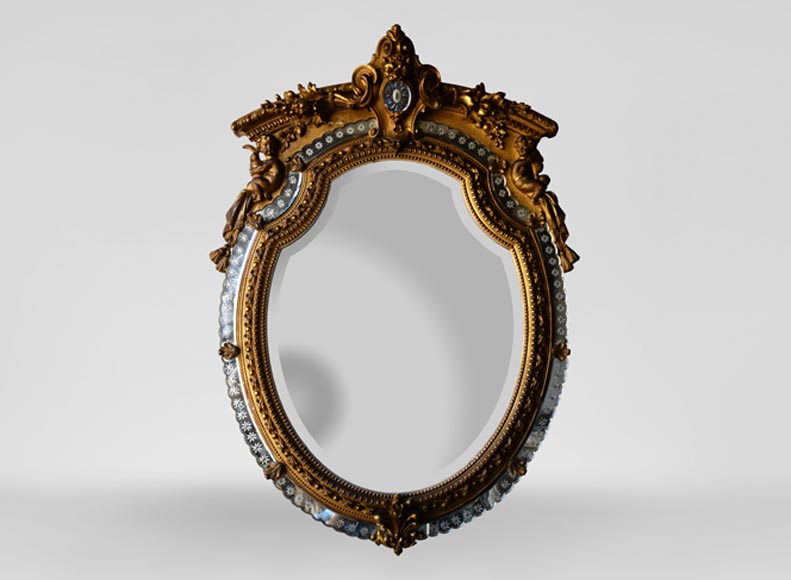 Красивое старинное зеркало с перегородками в стиле Наполеона III, украшенное амурчиками.-0