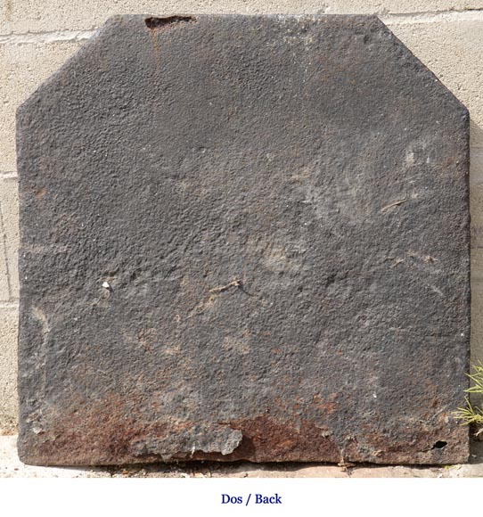 Старинная каминная плита, украшенная гербами Франции, датированная 1659 годом.-6