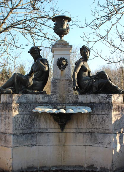 «Ацис и Галатея», великолепный ансамбль чугунных скульптур, изготовленных литейной мастерской Валь дОсн, составляющих фонтан, который ранее находился в замке Пиан недалеко от Бордо.-0
