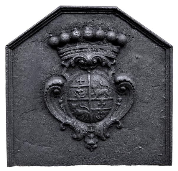 Старинная каминная плита, украшенная гербами семьи Жоли, 18 век.-0