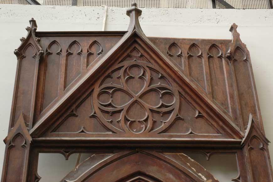 Дверь в нео-готическом стиле из ореха и дуба-1