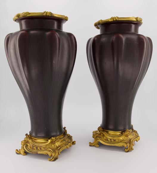 Ежен БОДЕН (1853 – 1918) (приписано работе)  Пара керамических ваз с оправой из позолоченной бронзы.-1
