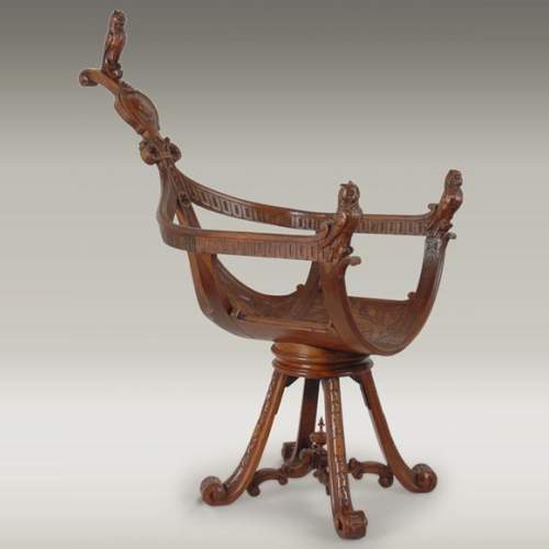 Итальянская работа второй половины 19го века.  Кресло с совами, изготовленное из орехового дерева.