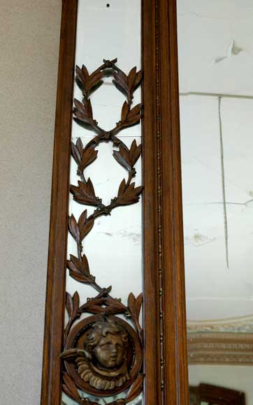 Дубовый камин с элементами из стюка, входящий в состав деревянного ансамбля декора комнаты.-9