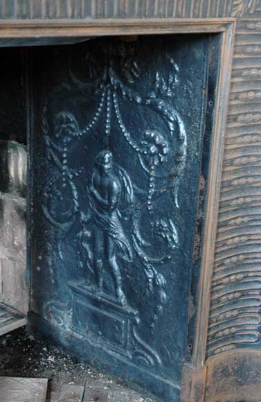 Дубовый камин с элементами из стюка, входящий в состав деревянного ансамбля декора комнаты.-13