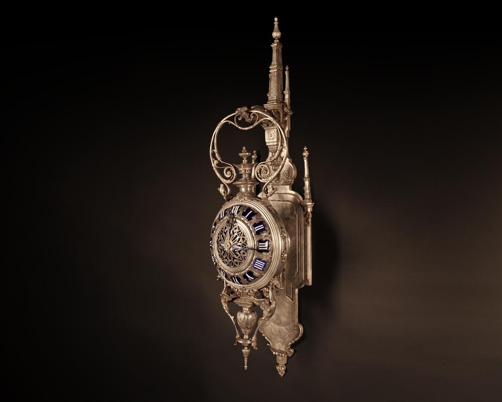 ЛЕОН МАРШАН (МАСТЕР ПО БРОНЗЕ) ФРЕДЕРИК-ЭЖЕН ПИА (1827-1903, СКУЛЬПТОР) Элегантные настенные часы из посеребрённой бронзы и эмали в неоготическом стиле-0