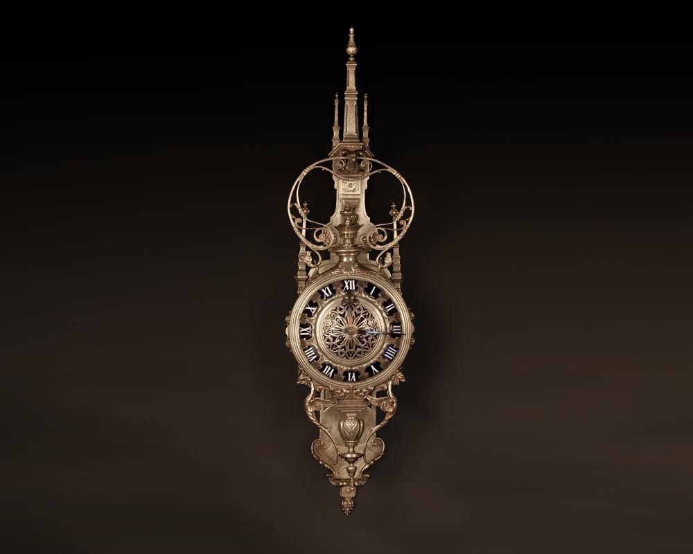 ЛЕОН МАРШАН (МАСТЕР ПО БРОНЗЕ) ФРЕДЕРИК-ЭЖЕН ПИА (1827-1903, СКУЛЬПТОР) Элегантные настенные часы из посеребрённой бронзы и эмали в неоготическом стиле-1