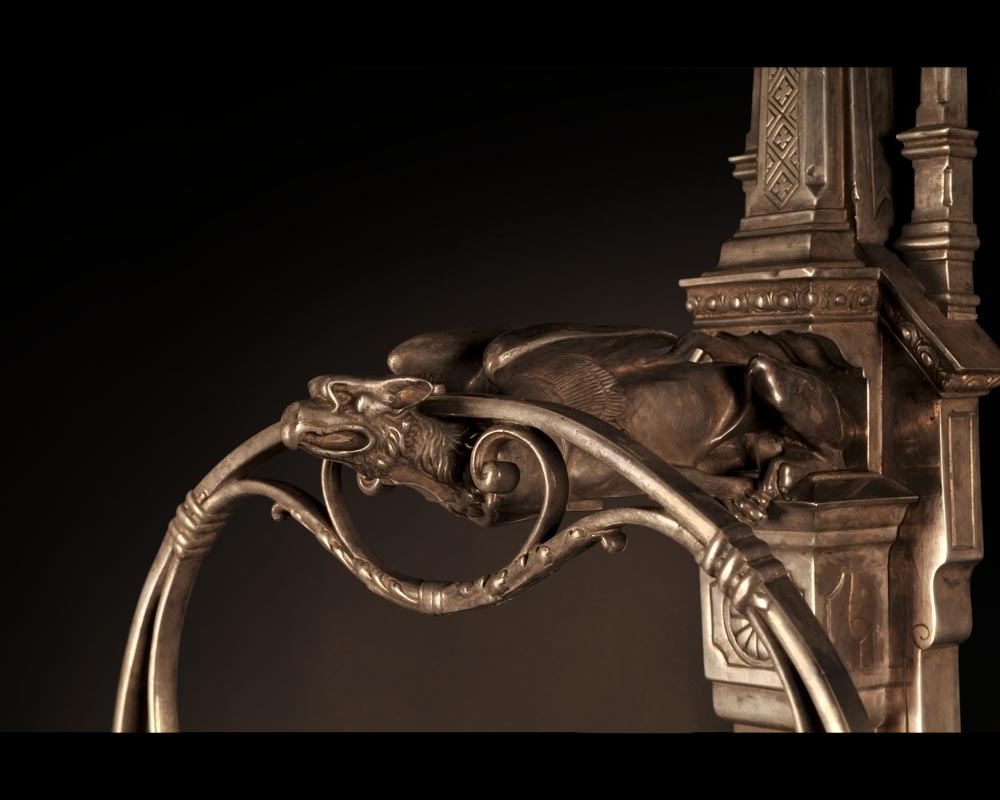 ЛЕОН МАРШАН (МАСТЕР ПО БРОНЗЕ) ФРЕДЕРИК-ЭЖЕН ПИА (1827-1903, СКУЛЬПТОР) Элегантные настенные часы из посеребрённой бронзы и эмали в неоготическом стиле-3