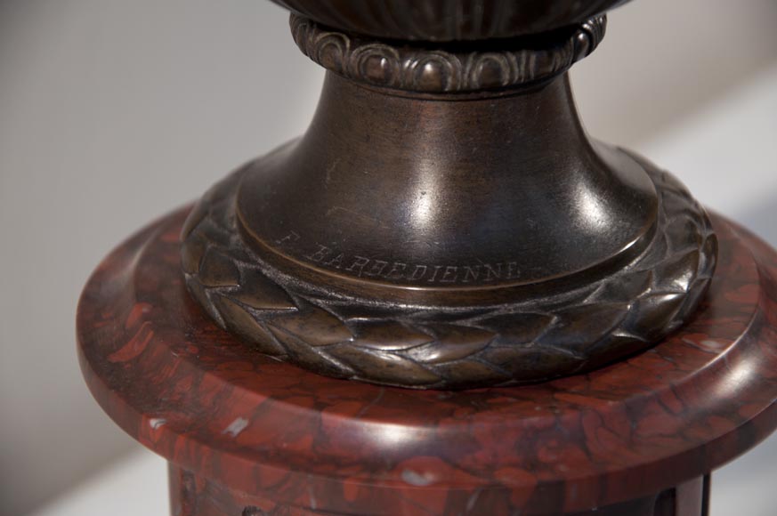 Фердинанд БАРБЕДИННИ – Пара ламп в Нео-Классическом стиле по модели Клодиона, изготовленных из бронзы с коричневой патиной.-9