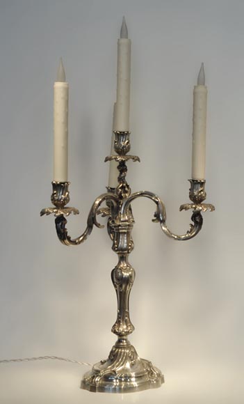 Пара великолепных серебряных канделябров в стиле Людовика XV, изготовленных мезоном Боэн-Табюре.-1