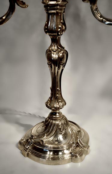 Пара великолепных серебряных канделябров в стиле Людовика XV, изготовленных мезоном Боэн-Табюре.-4