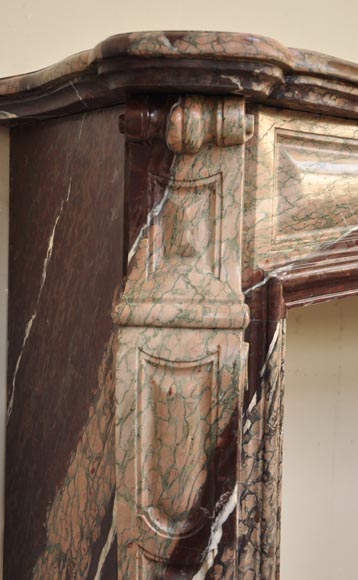 Старинный камин в стиле Людовика XV, изготовленный из полосатого мрамора Кампан.-3