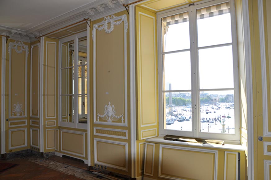 Великолепная деревянная комната в стиле Людовика XVI, ранее находившаяся во дворце Криллон в Париже. -0