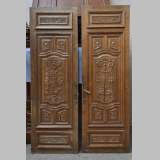 «Ложная пара» старинных дверей из скульптурного дубового дерева 19 века.