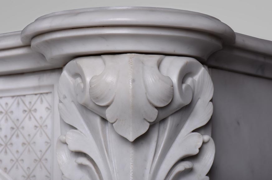 Красивый камин в стиле Людовика XV, украшенный пышными орнаментам, изготовленный из белого каррарского мрамора.-10