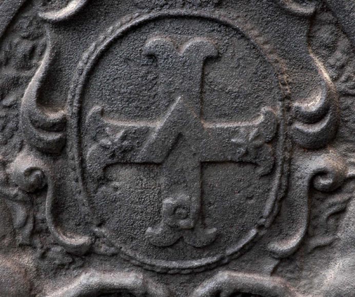 Каминная плита с единорогами, украшенная гербами Луи-Мишеля Лепелетье де Сен-Фаржо, 18 век.-1