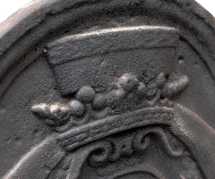 Каминная плита с единорогами, украшенная гербами Луи-Мишеля Лепелетье де Сен-Фаржо, 18 век.-5