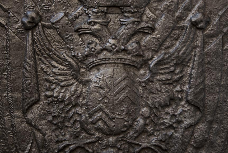 Чугунная каминная плита с гербом семьи Фуке де Бель-Иль.-1