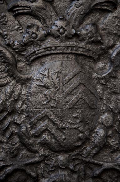 Чугунная каминная плита с гербом семьи Фуке де Бель-Иль.-2