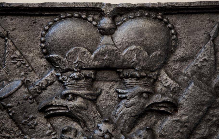 Чугунная каминная плита с гербом семьи Фуке де Бель-Иль.-3