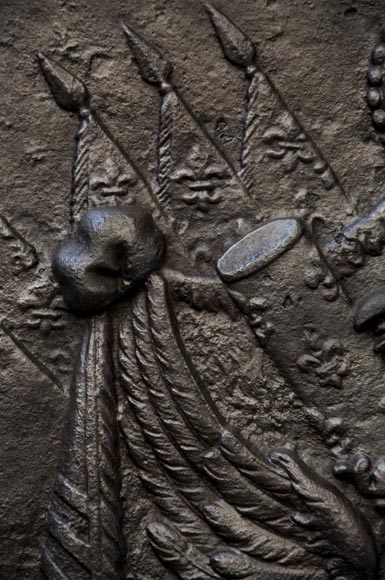 Чугунная каминная плита с гербом семьи Фуке де Бель-Иль.-5